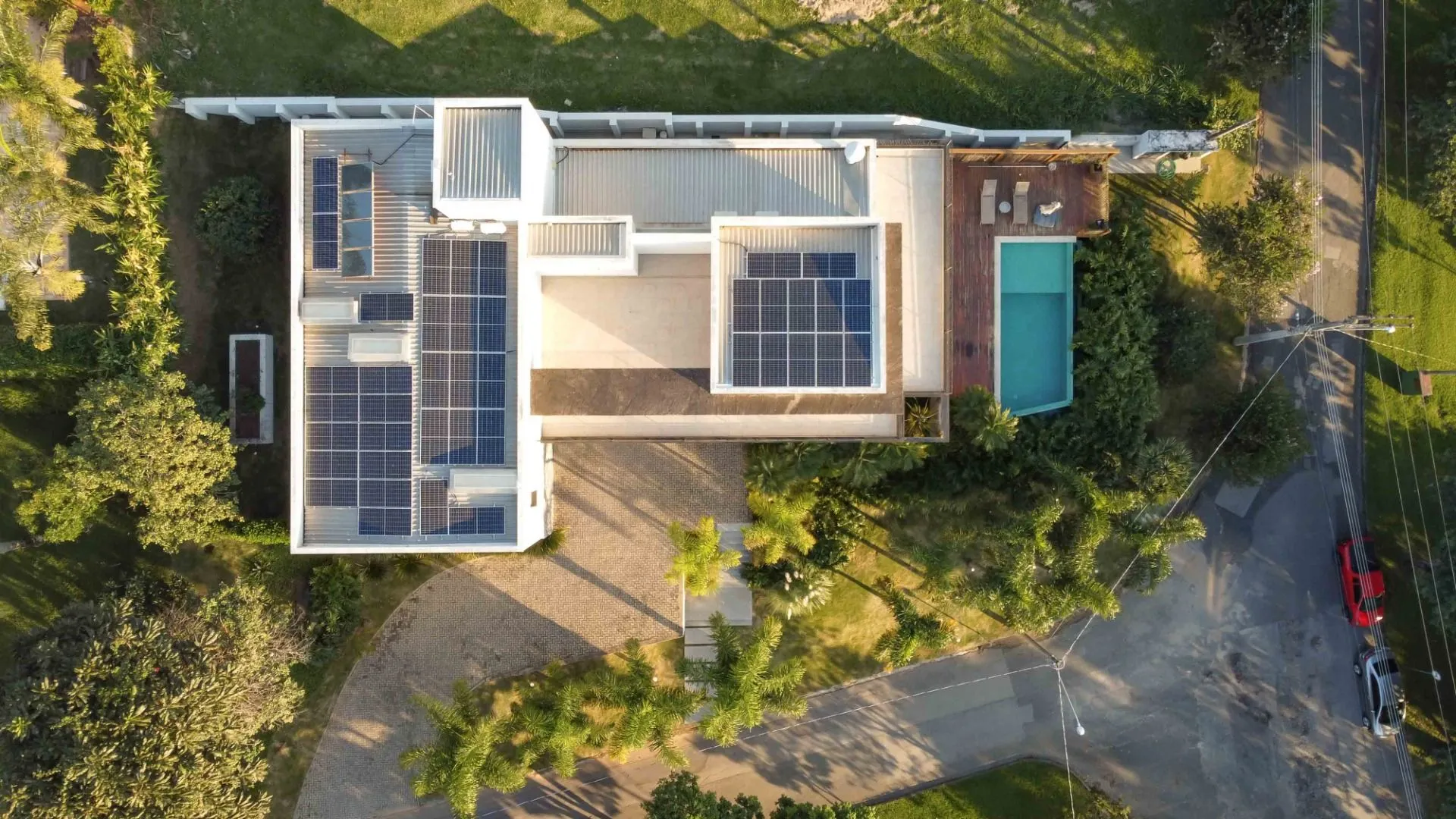 Belíssimo imóvel com arquitetura moderna, vista deslumbrante e muita privacidade!