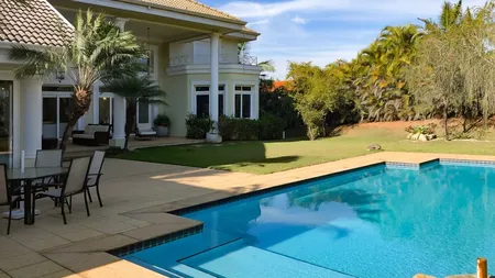 Casa imponente com área de lazer incrível!