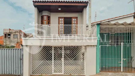 Casa em Bairro para Venda